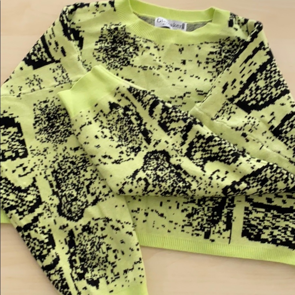 Sweater crop